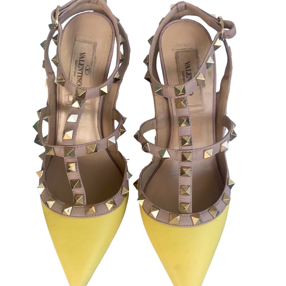 VALENTINO GARAVANI,YELLOW ROCKSTUD SHOES.